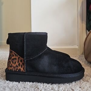 Kookaburra By UGG NWOB Suede Fur Womens Boots "Black and Cheetah Print" Size 5